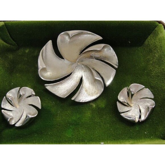 Hobe Silver Tone Matching Brooch Pin an Clip Earrings Jewelry Set Vtg Signed IOB - Picture 4 of 16